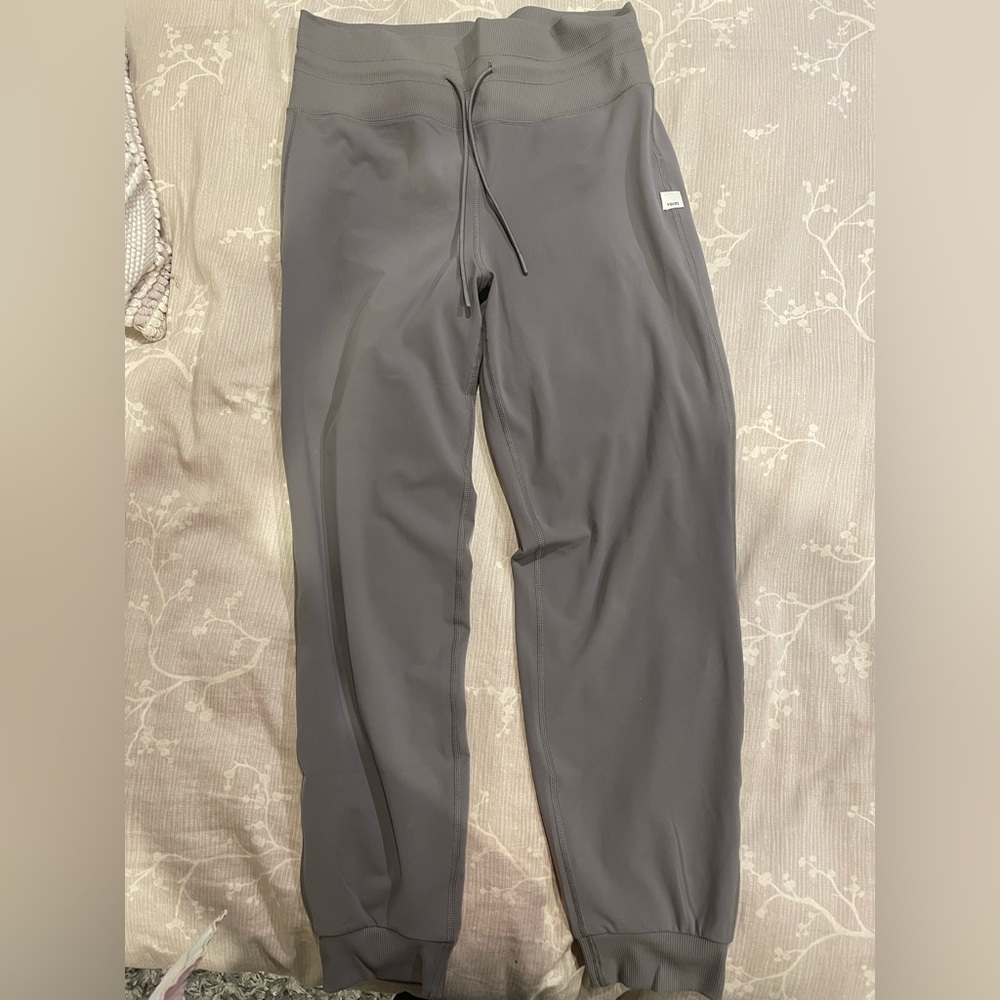 Brand new, never worn Vuori Daily Jogger SMOKE size medium